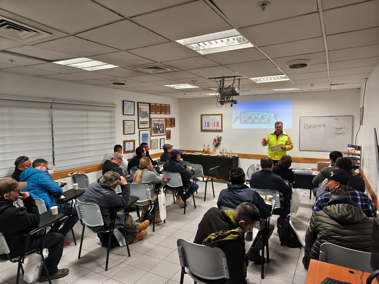 foto capacitaciión presencial sodimac