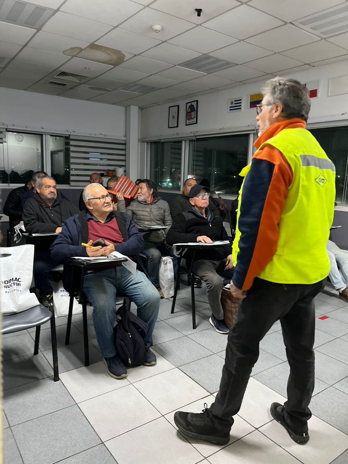 foto capacitaciión presencial sodimac
