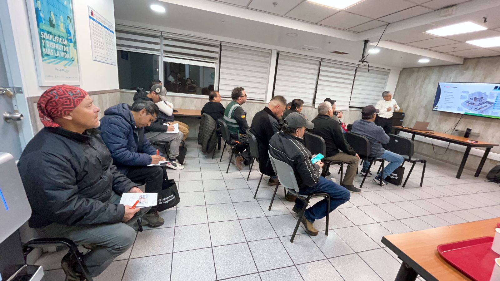 foto capacitaciión presencial sodimac