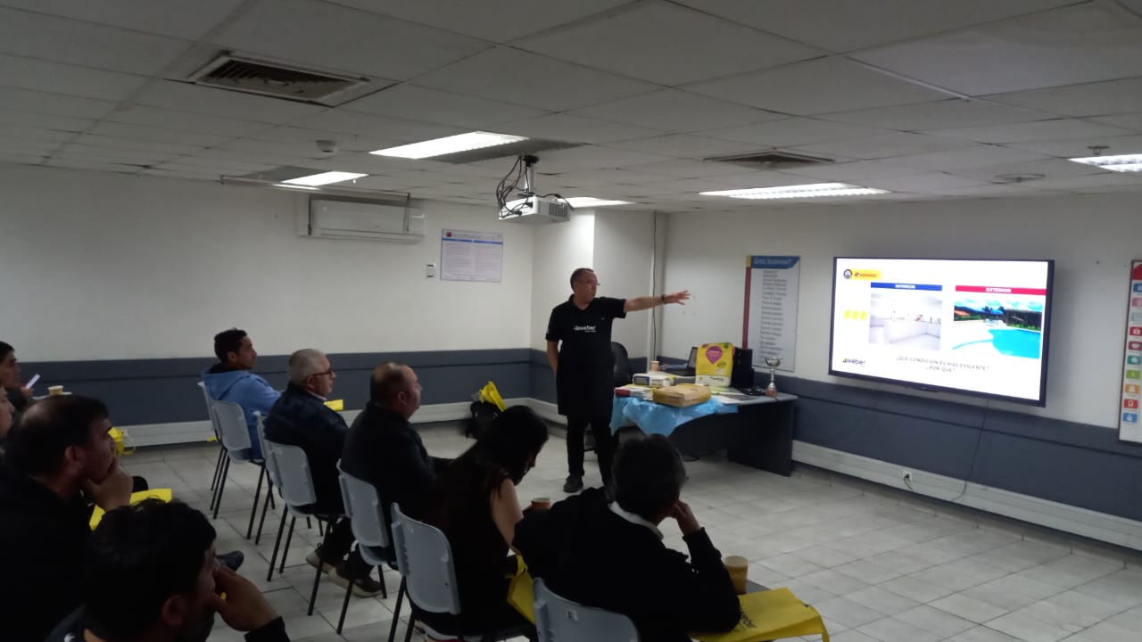 foto capacitaciión presencial sodimac