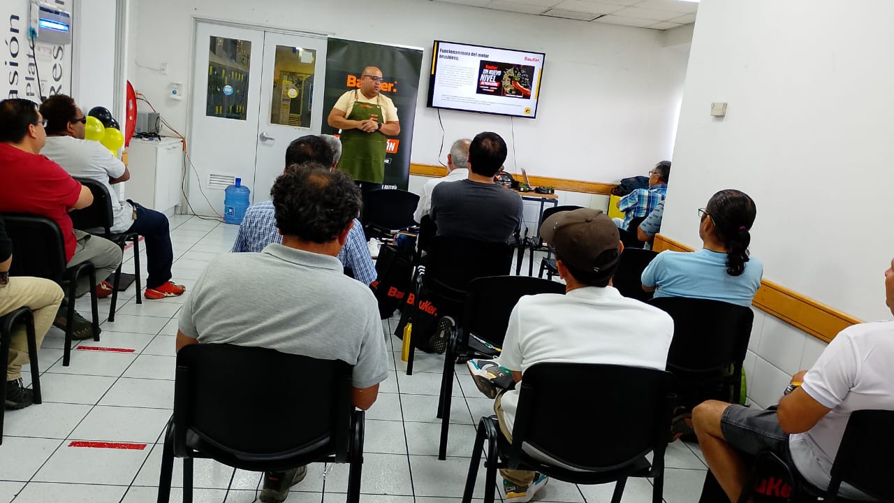 foto capacitaciión presencial sodimac