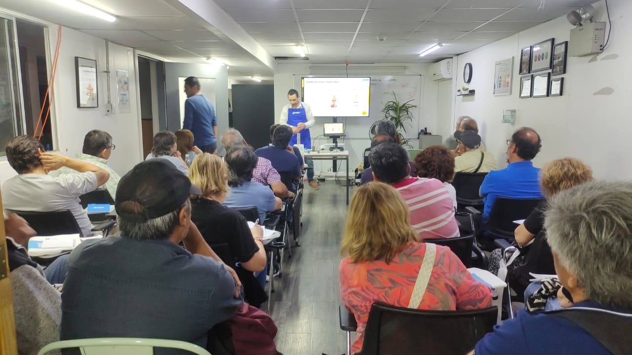 foto capacitaciión presencial sodimac