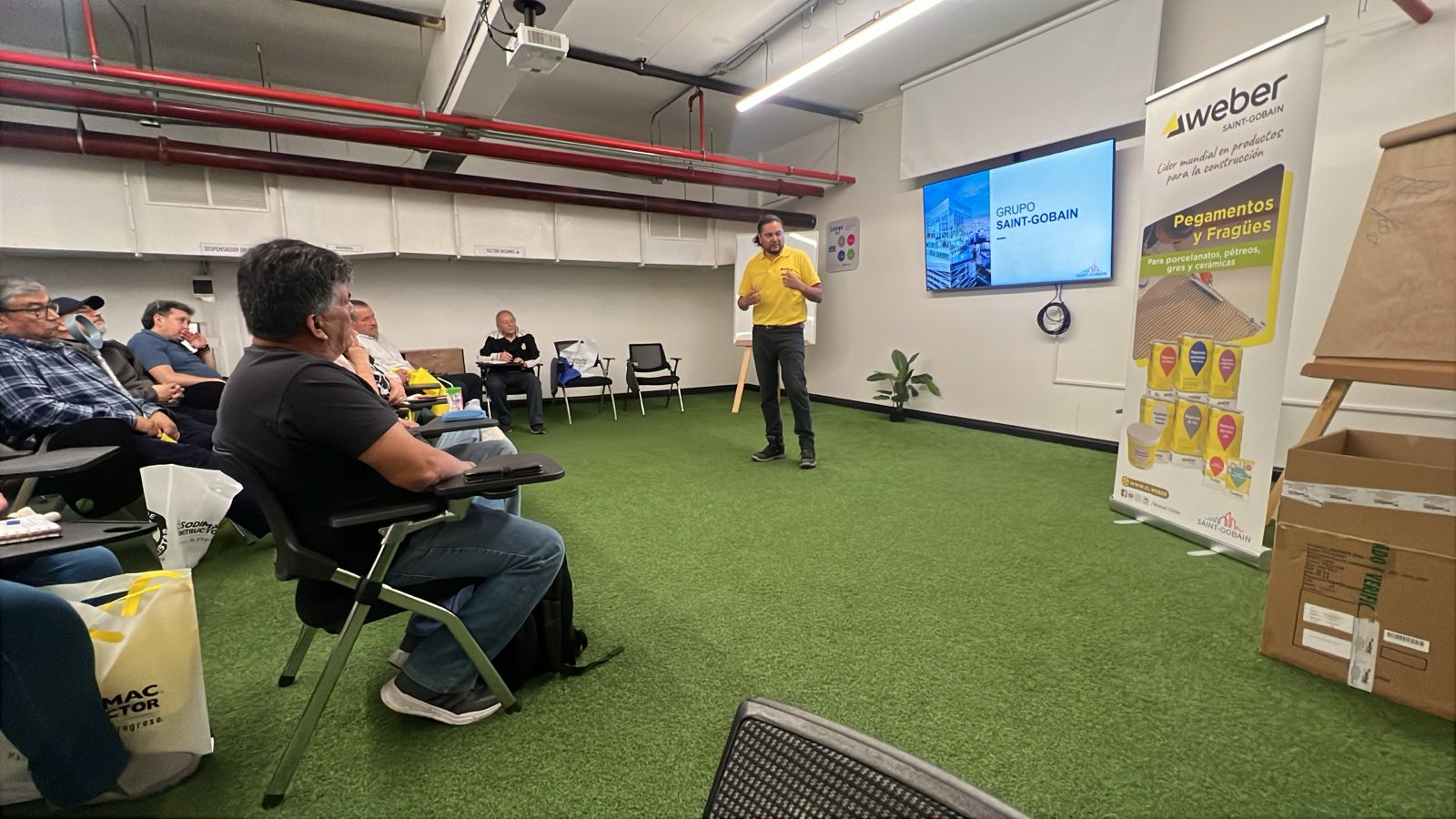 foto capacitaciión presencial sodimac