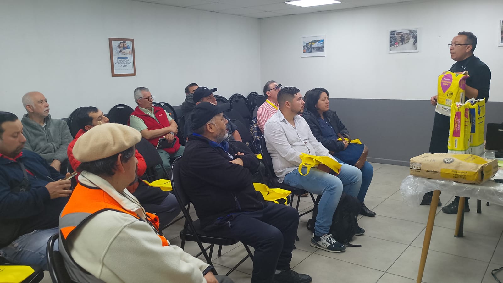 foto capacitaciión presencial sodimac