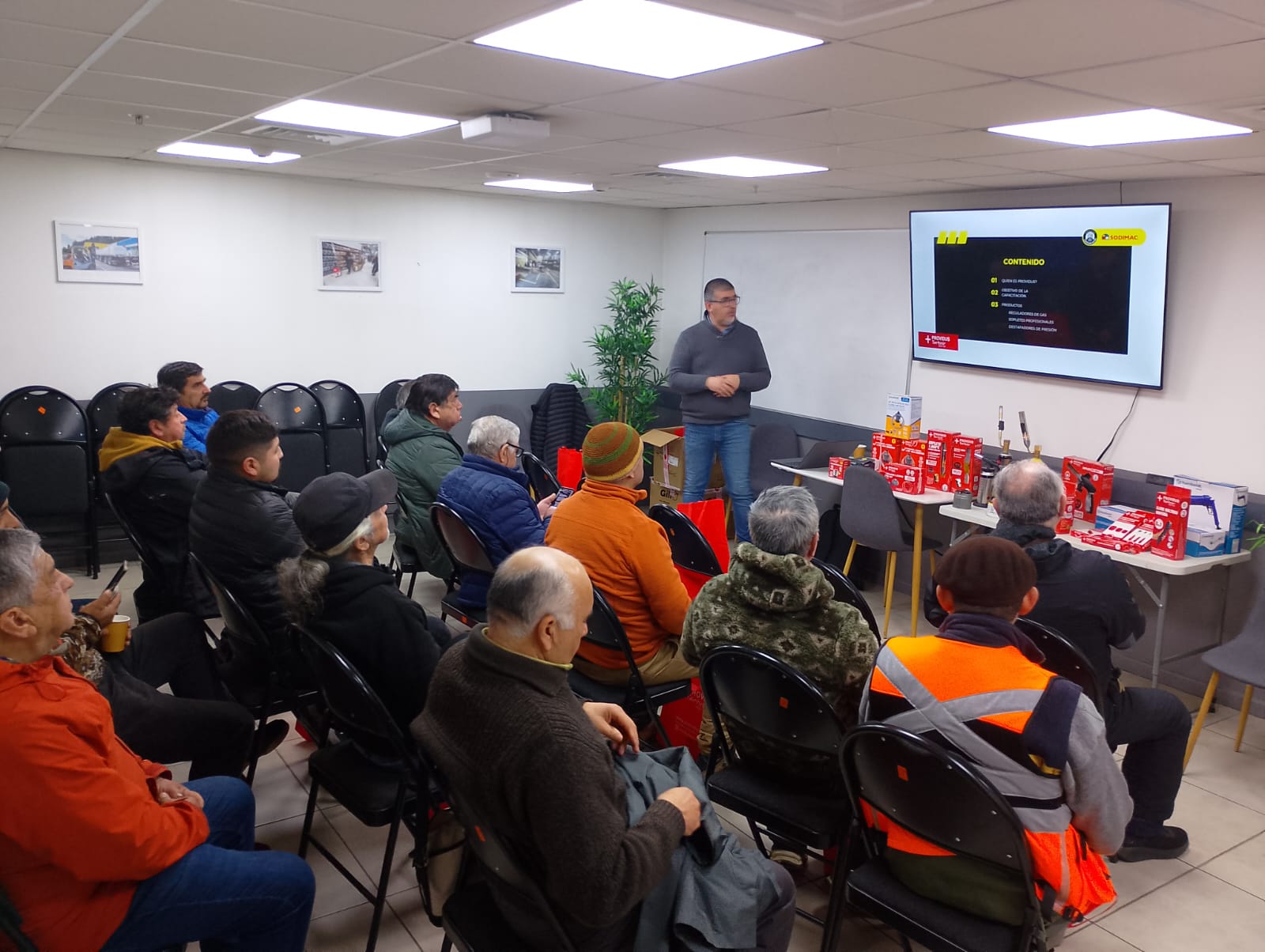 foto capacitaciión presencial sodimac