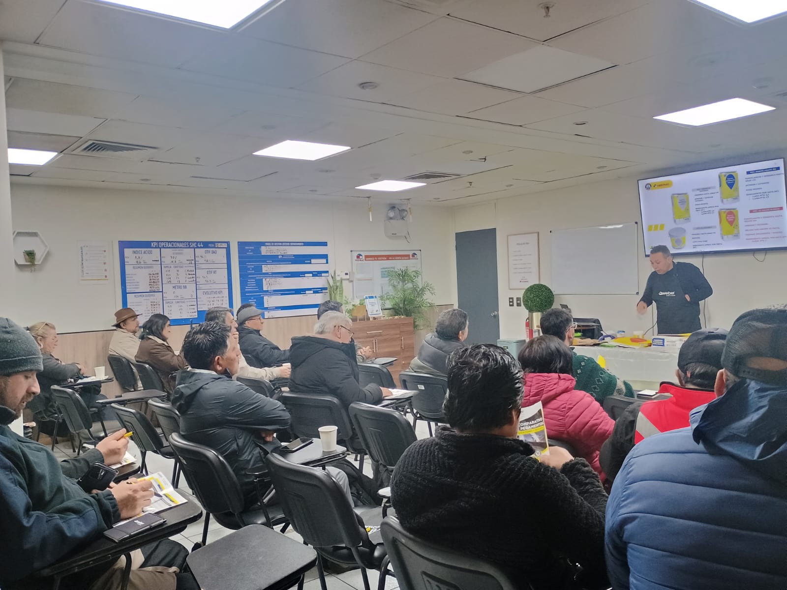 foto capacitaciión presencial sodimac