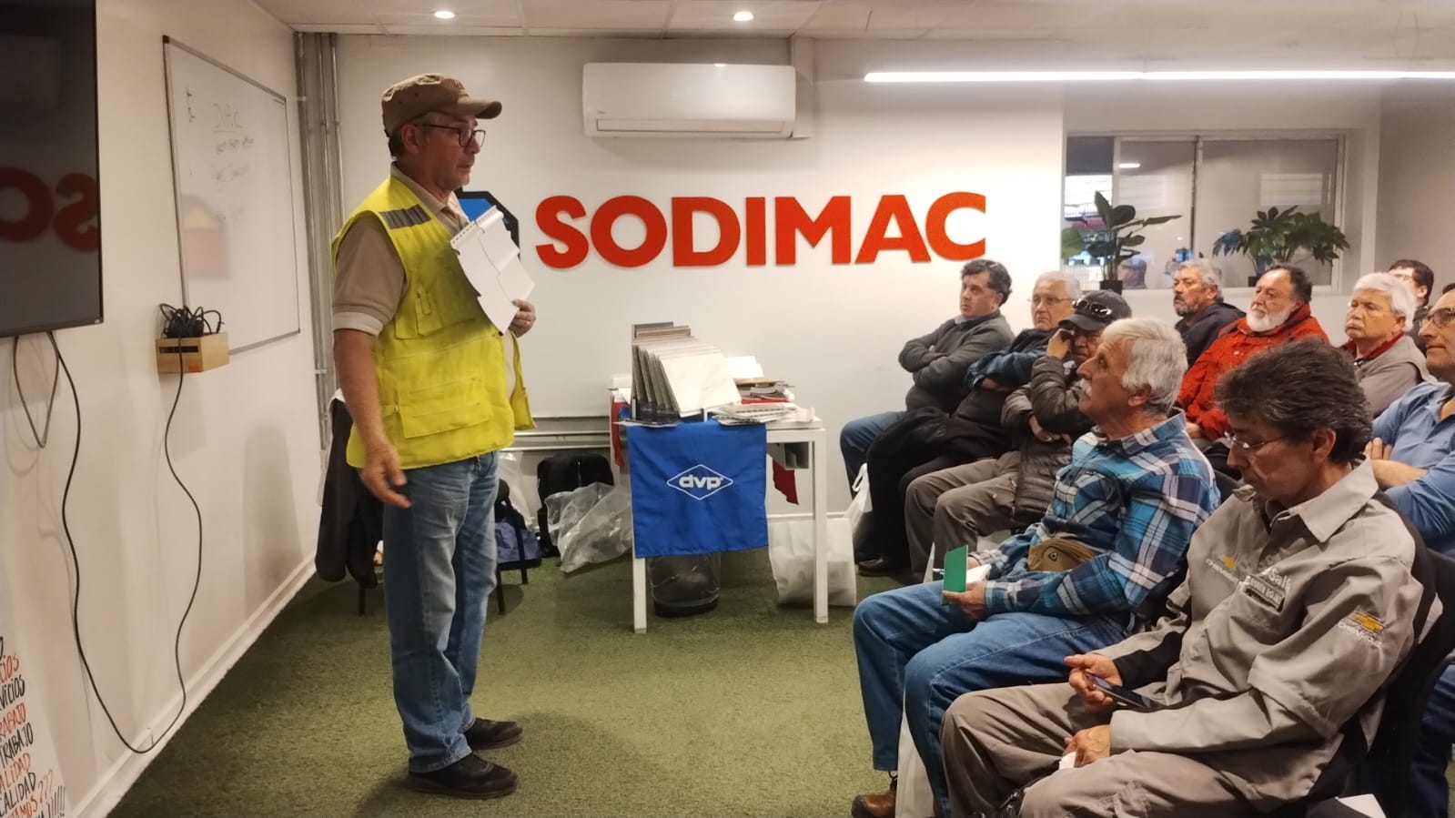 foto capacitaciión presencial sodimac