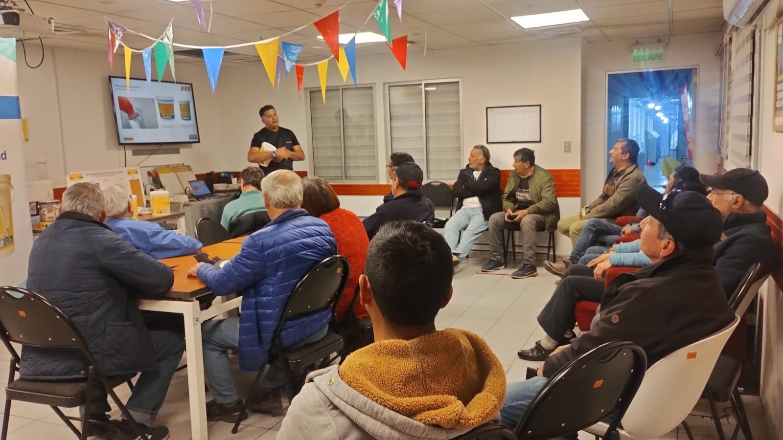 foto capacitaciión presencial sodimac