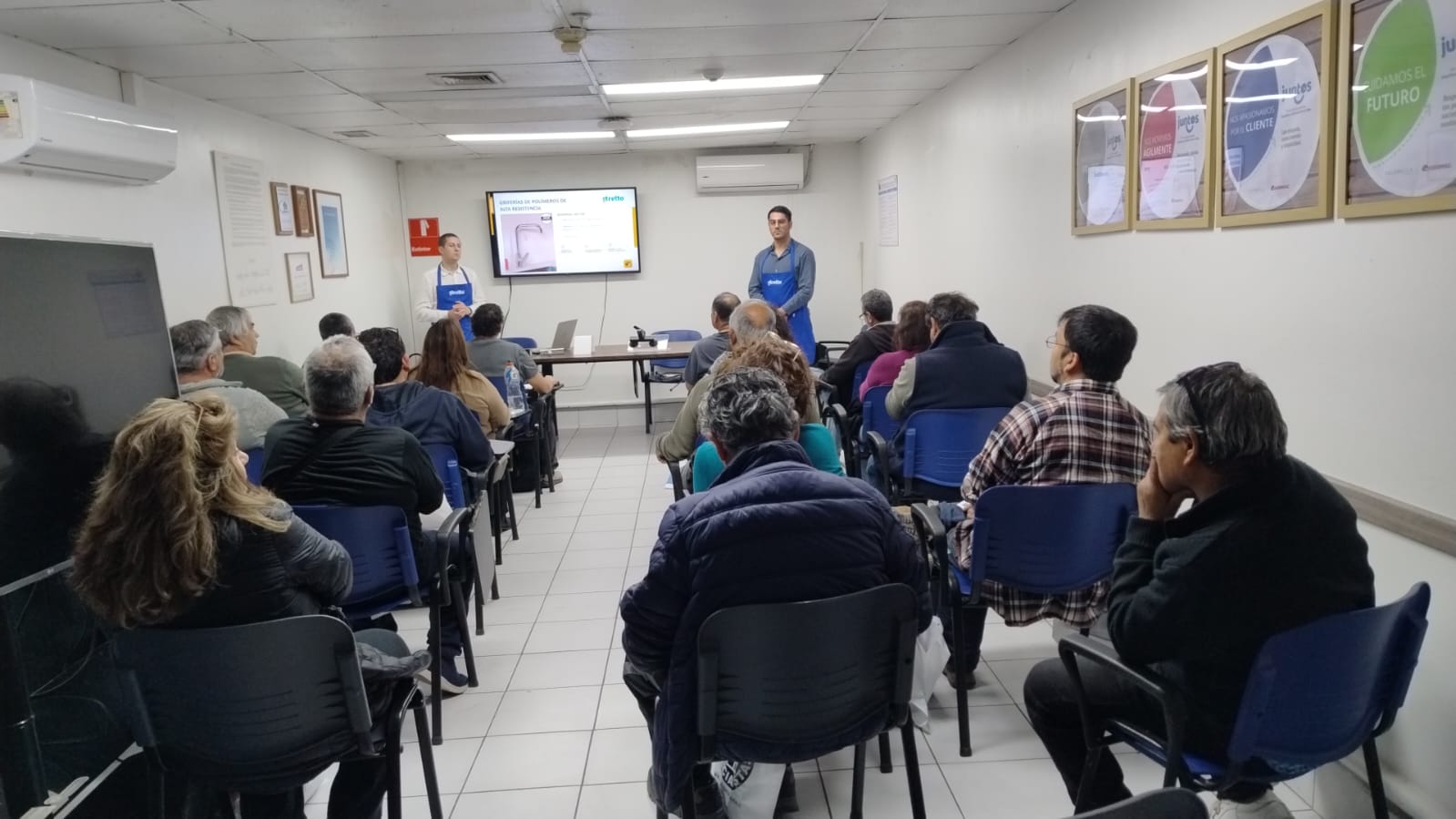 foto capacitaciión presencial sodimac