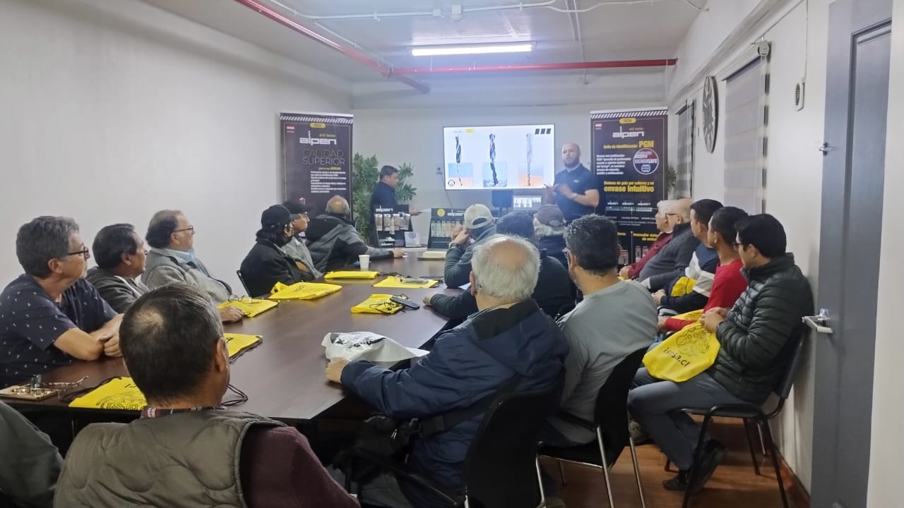 foto capacitaciión presencial sodimac