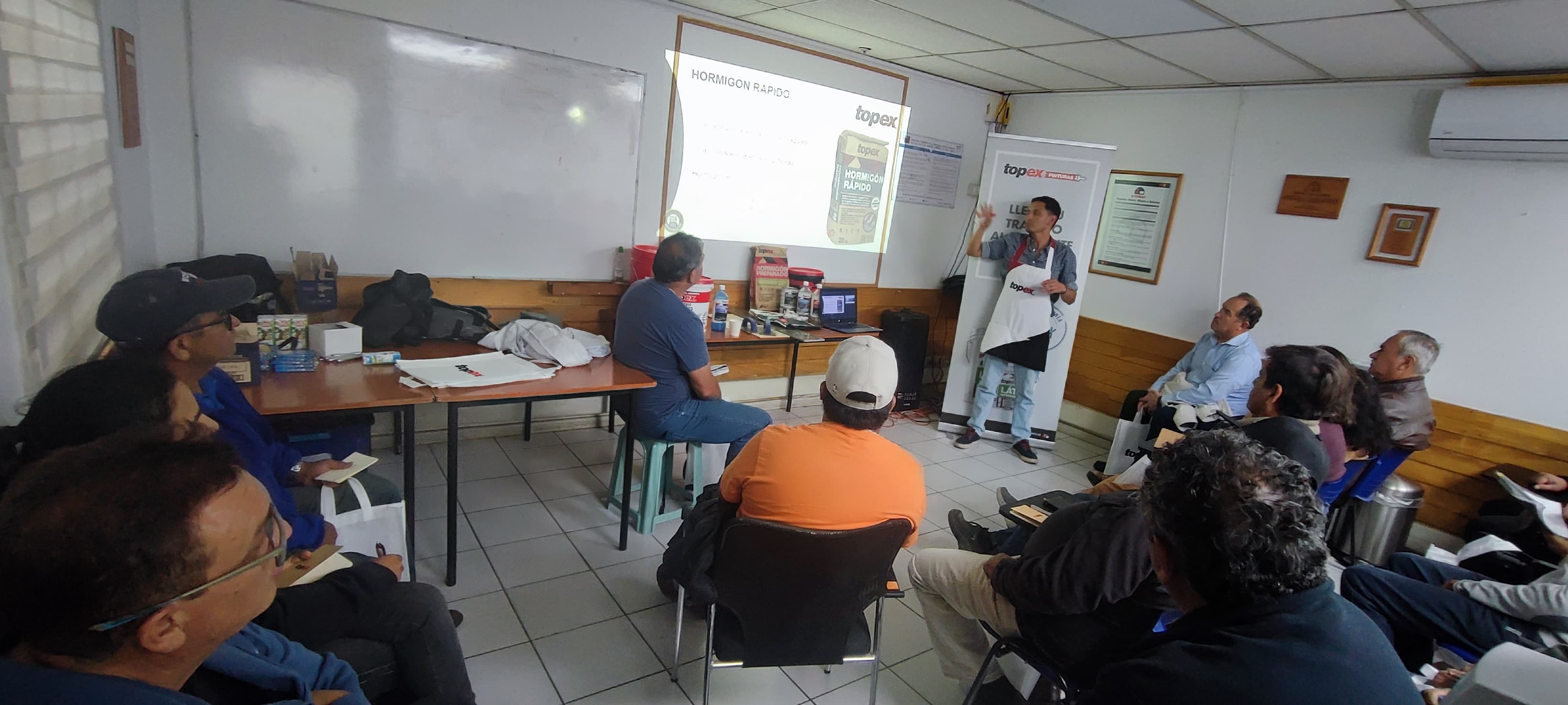 foto capacitaciión presencial sodimac