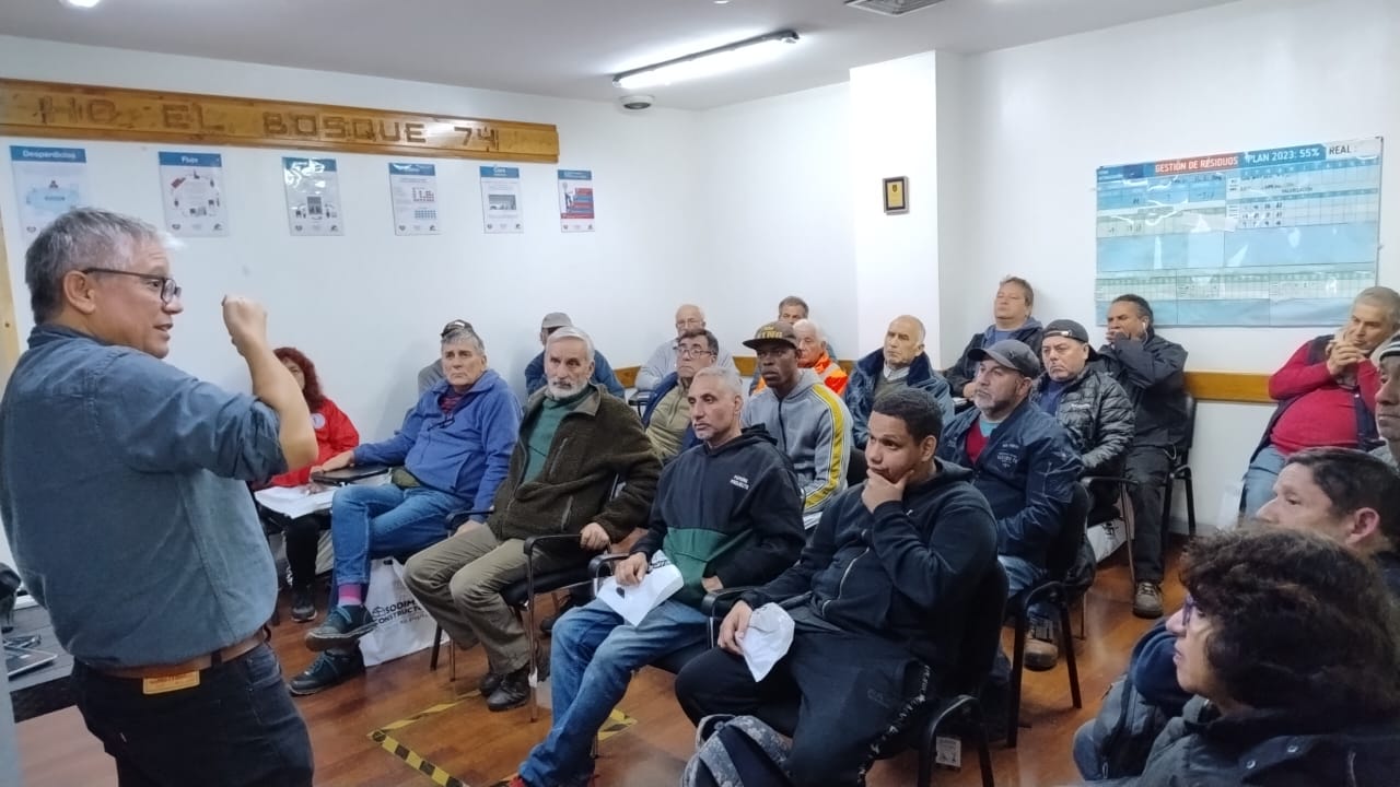 foto capacitaciión presencial sodimac