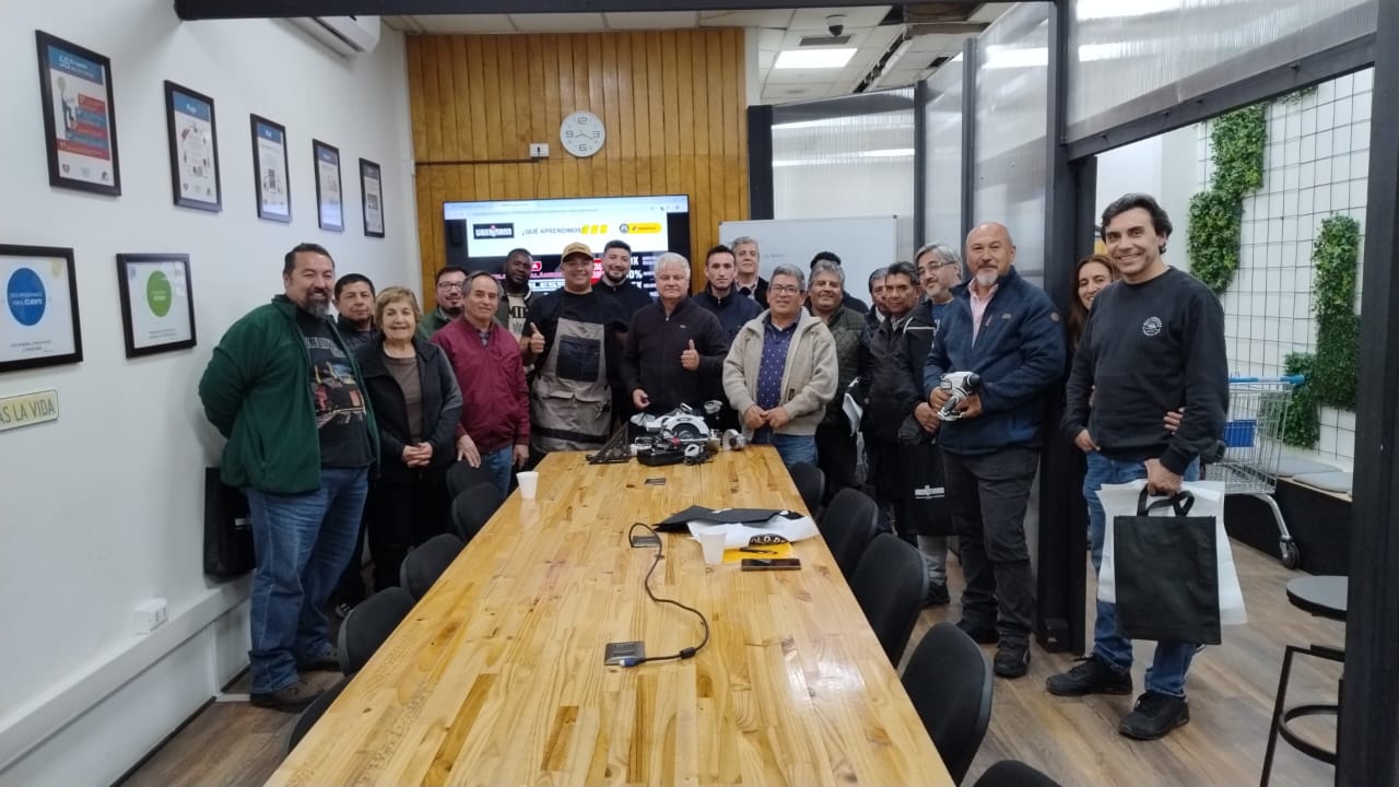 foto capacitaciión presencial sodimac