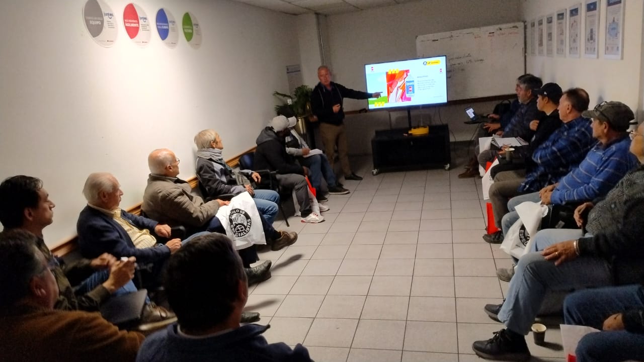 foto capacitaciión presencial sodimac