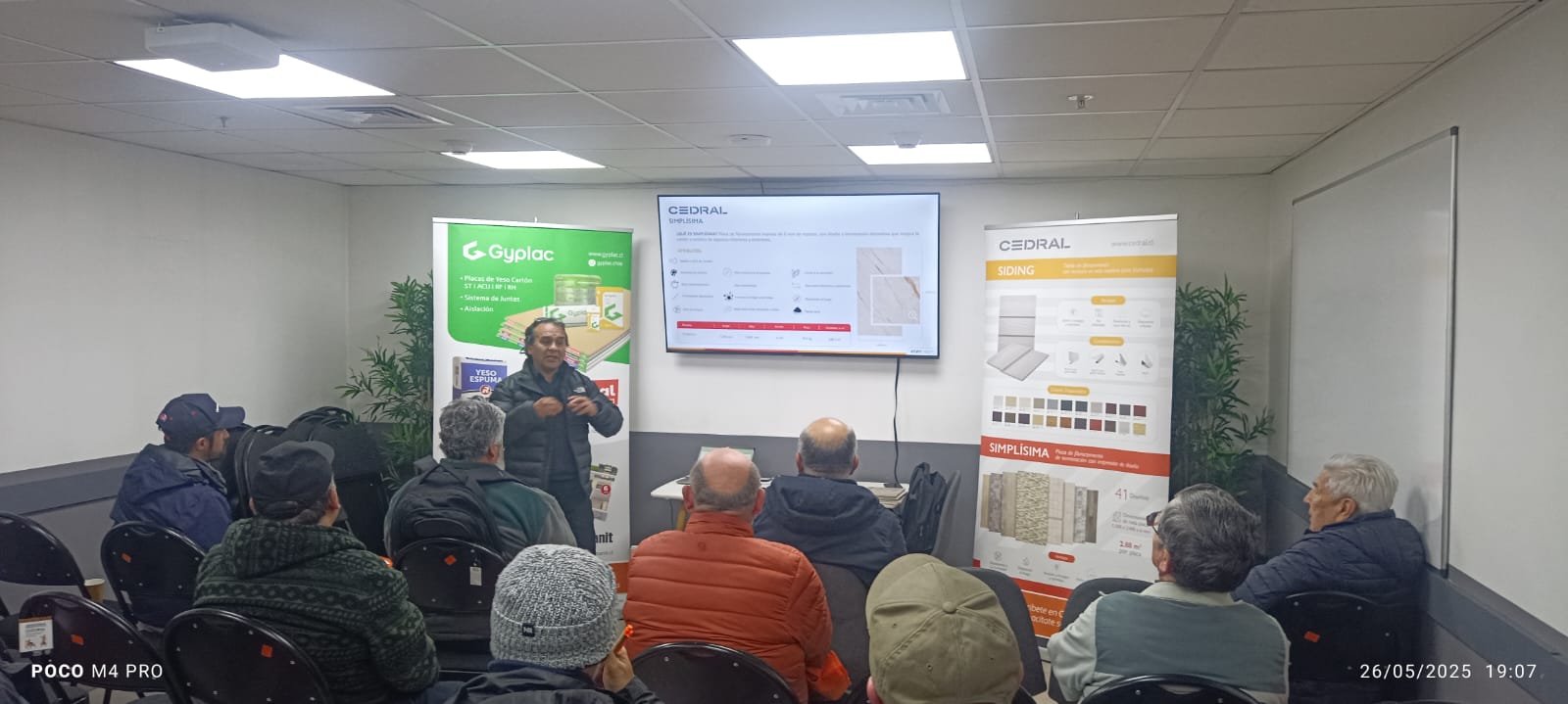 foto capacitaciión presencial sodimac