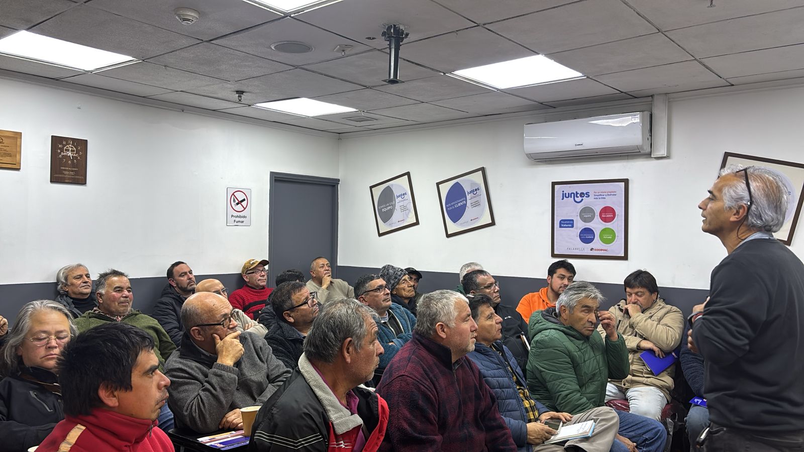 foto capacitaciión presencial sodimac