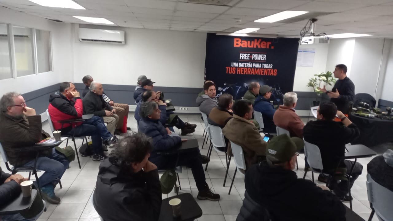 foto capacitaciión presencial sodimac