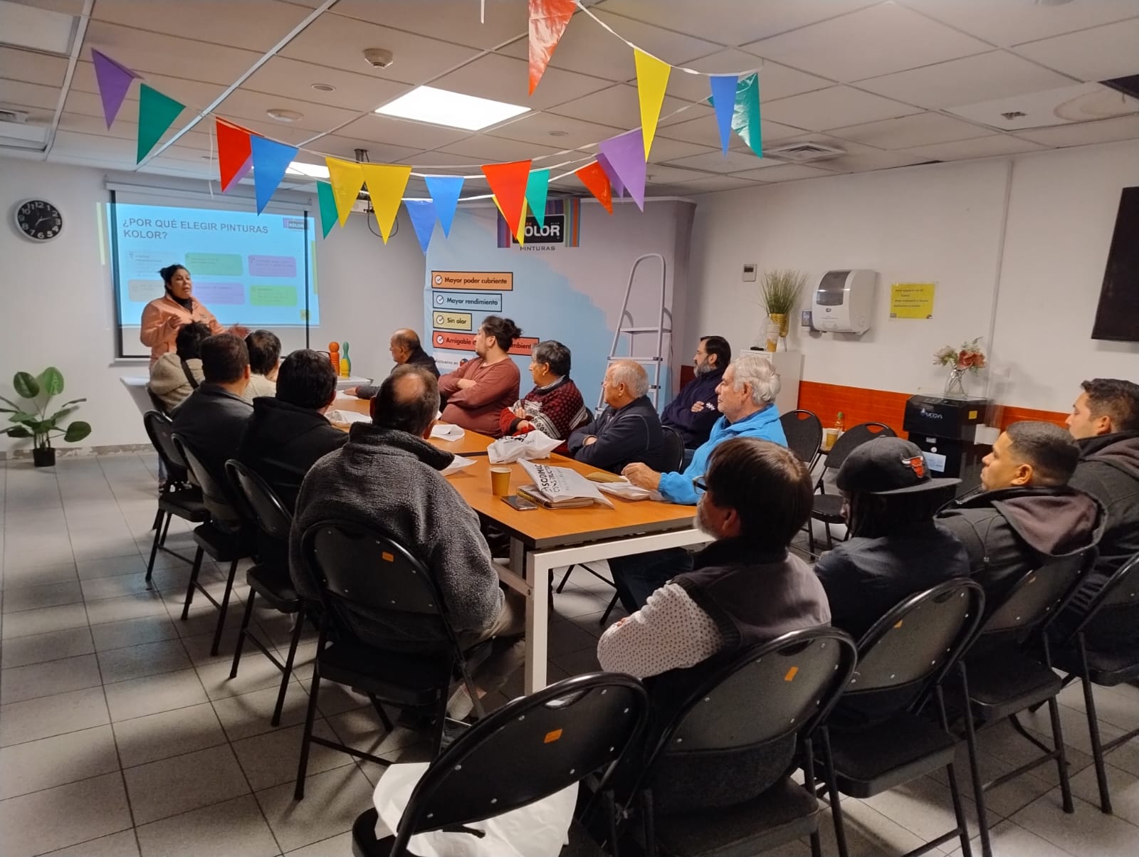 foto capacitaciión presencial sodimac