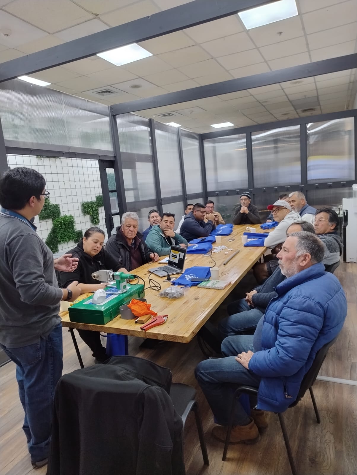 foto capacitaciión presencial sodimac