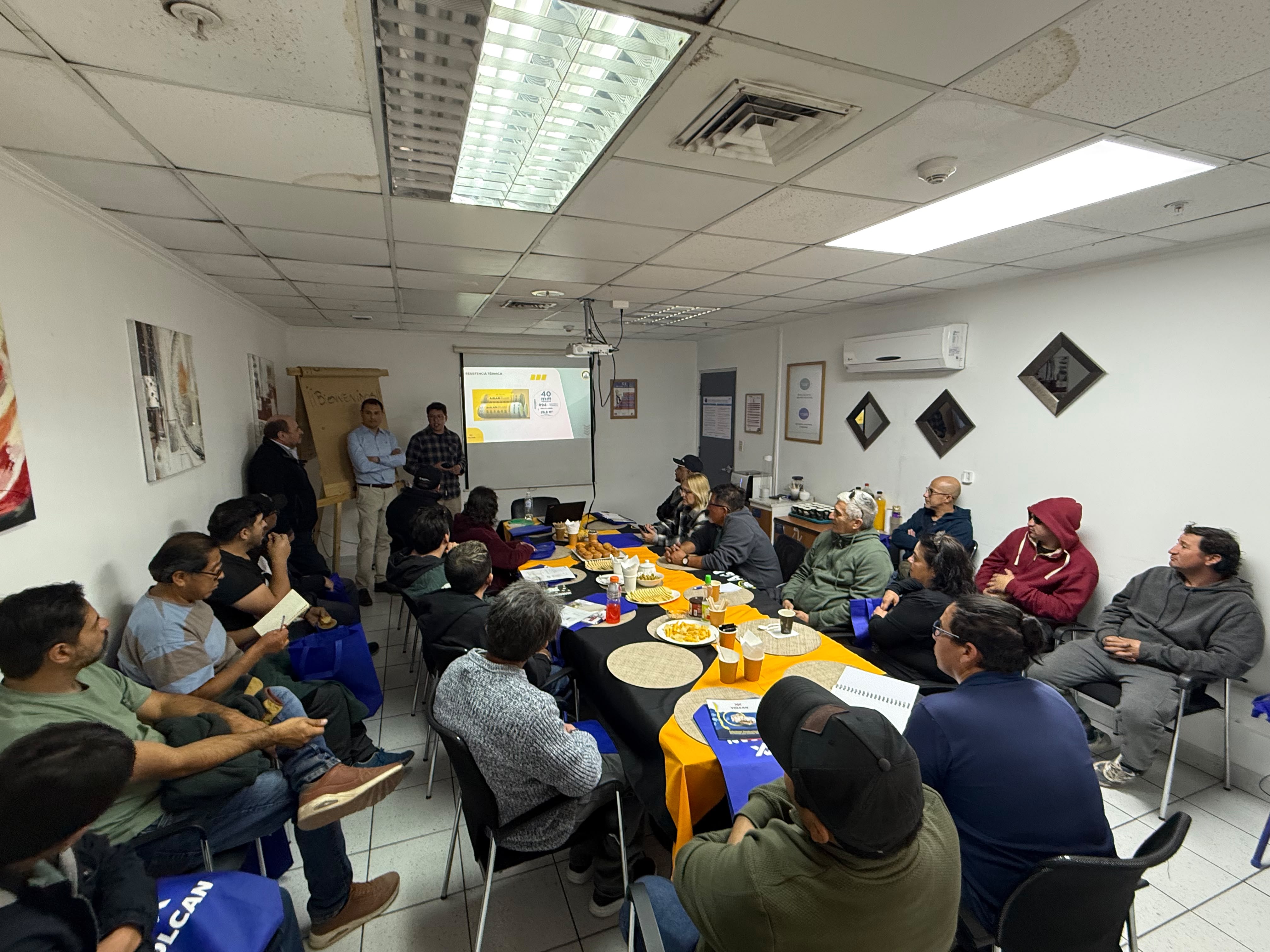 foto capacitaciión presencial sodimac