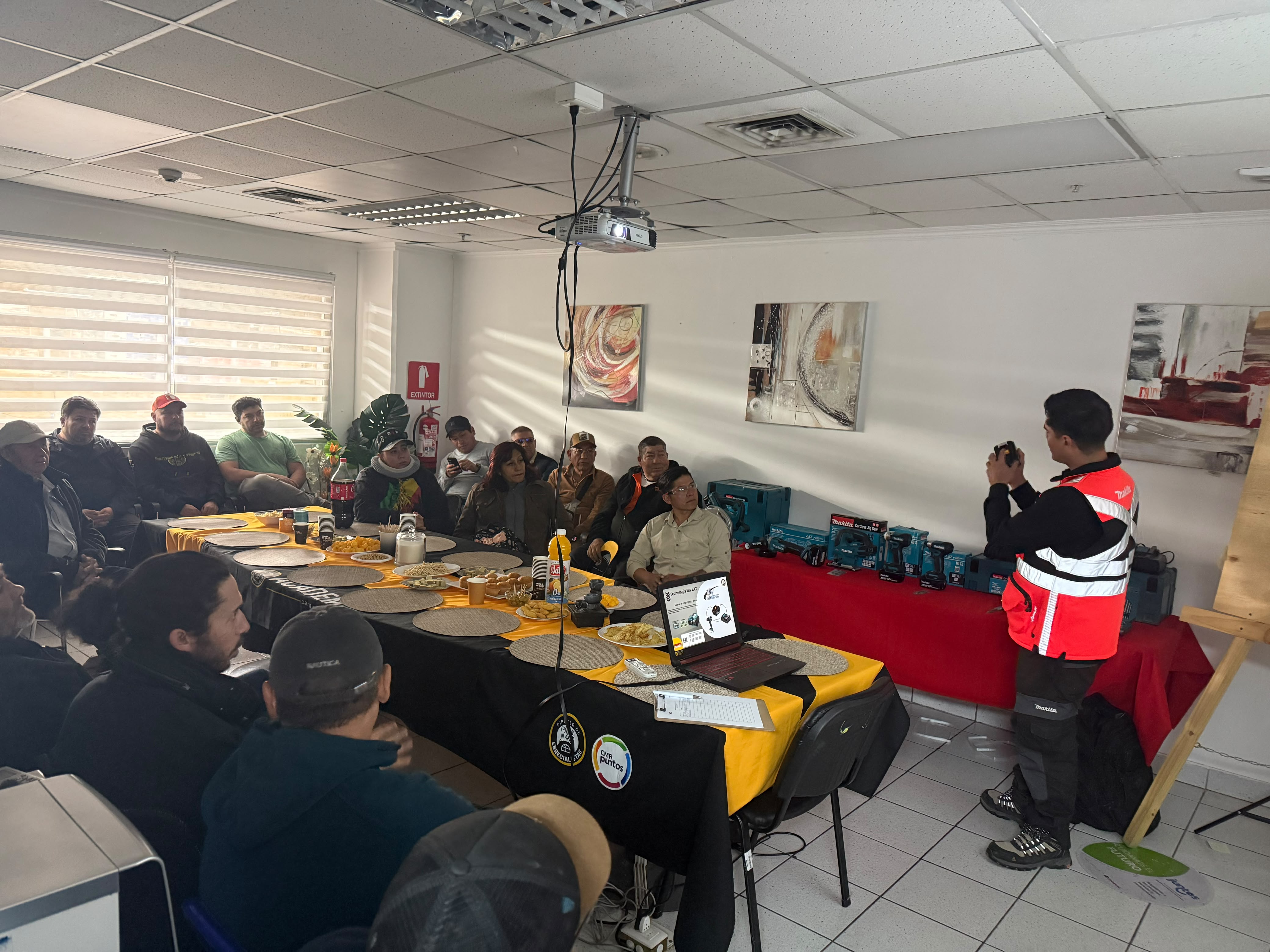 foto capacitaciión presencial sodimac