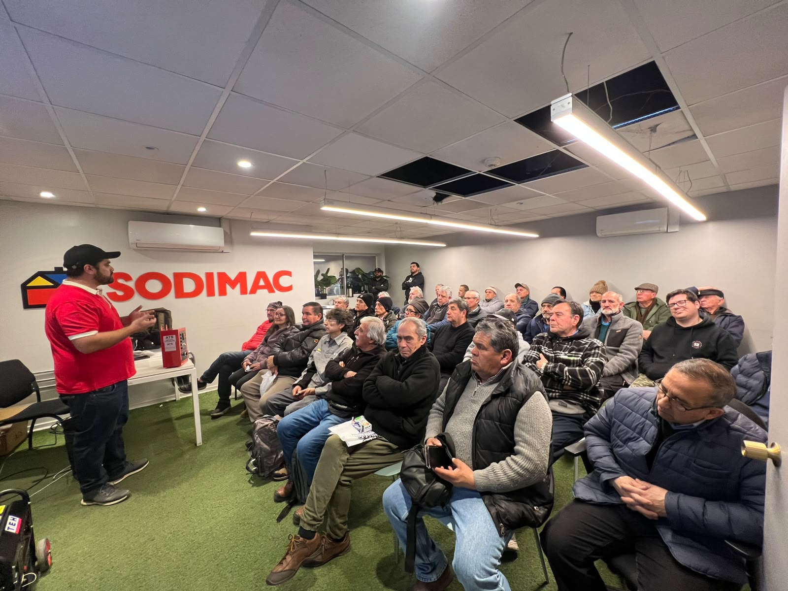 foto capacitaciión presencial sodimac