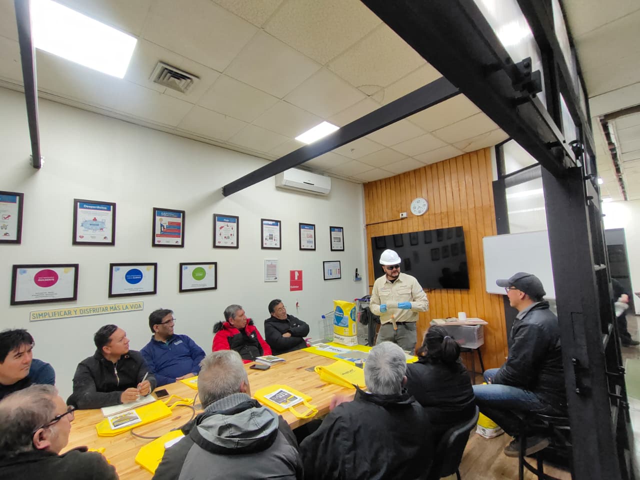 foto capacitaciión presencial sodimac