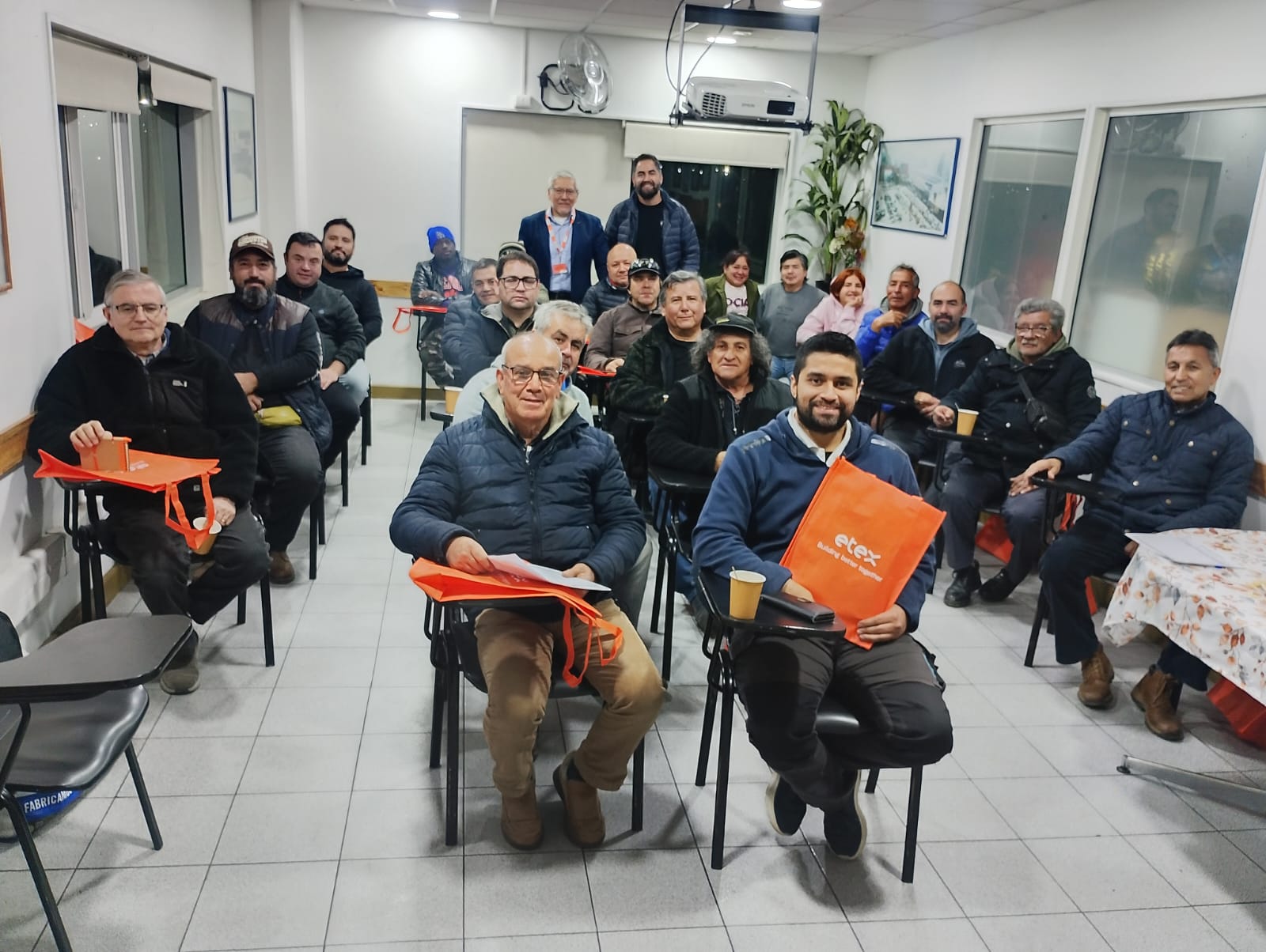 foto capacitaciión presencial sodimac