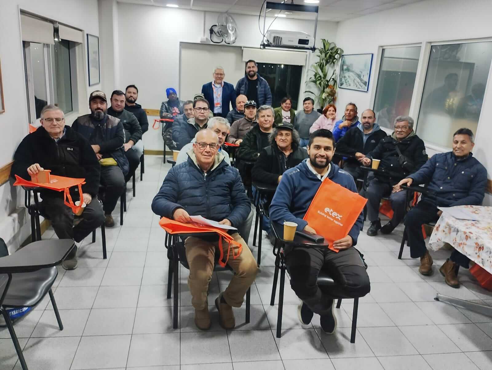 foto capacitaciión presencial sodimac