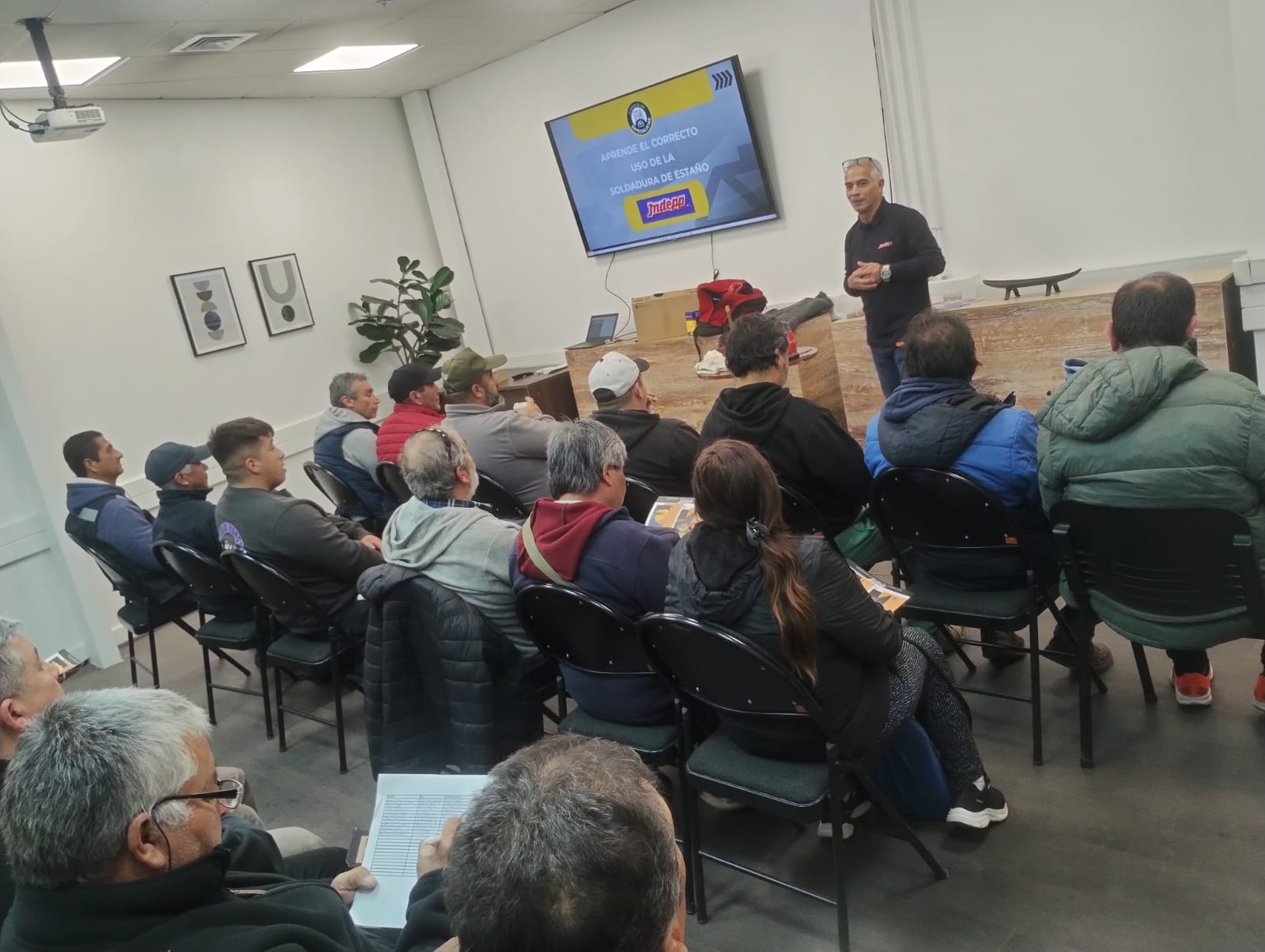 foto capacitaciión presencial sodimac
