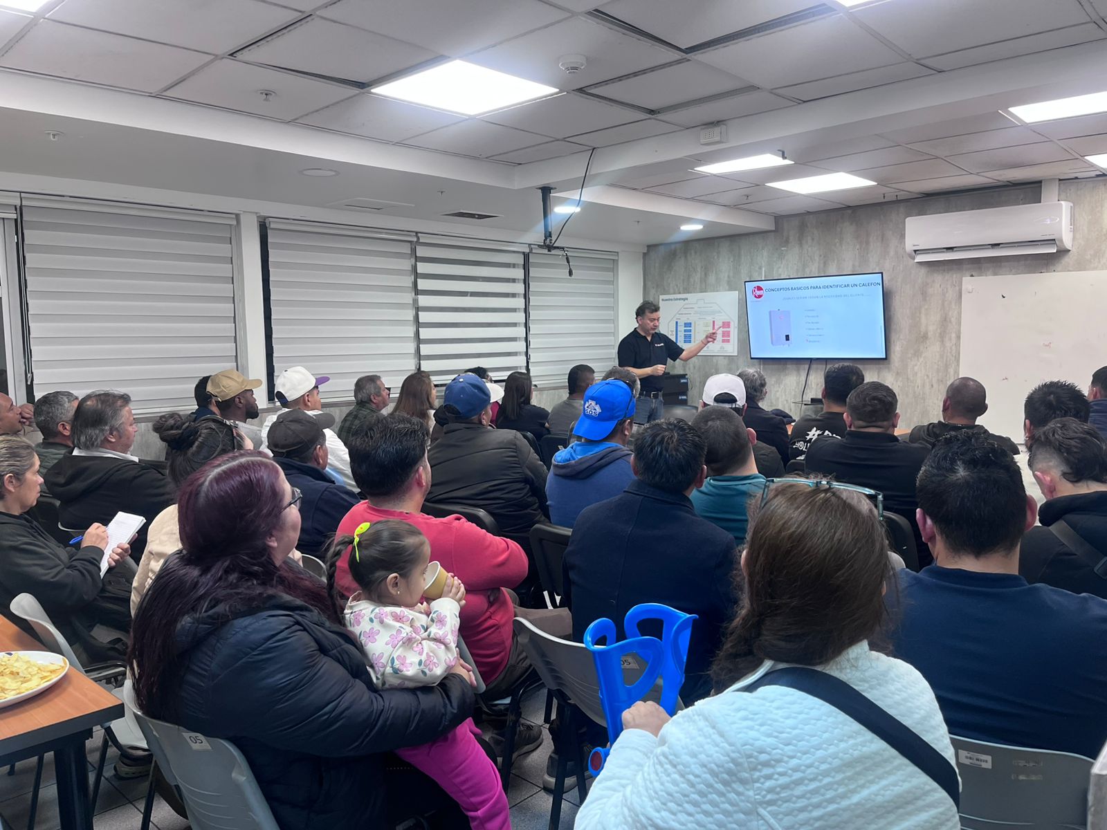 foto capacitaciión presencial sodimac