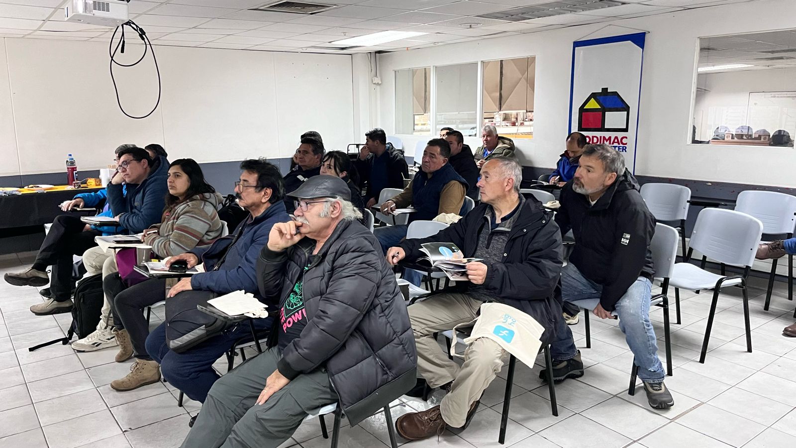 foto capacitaciión presencial sodimac