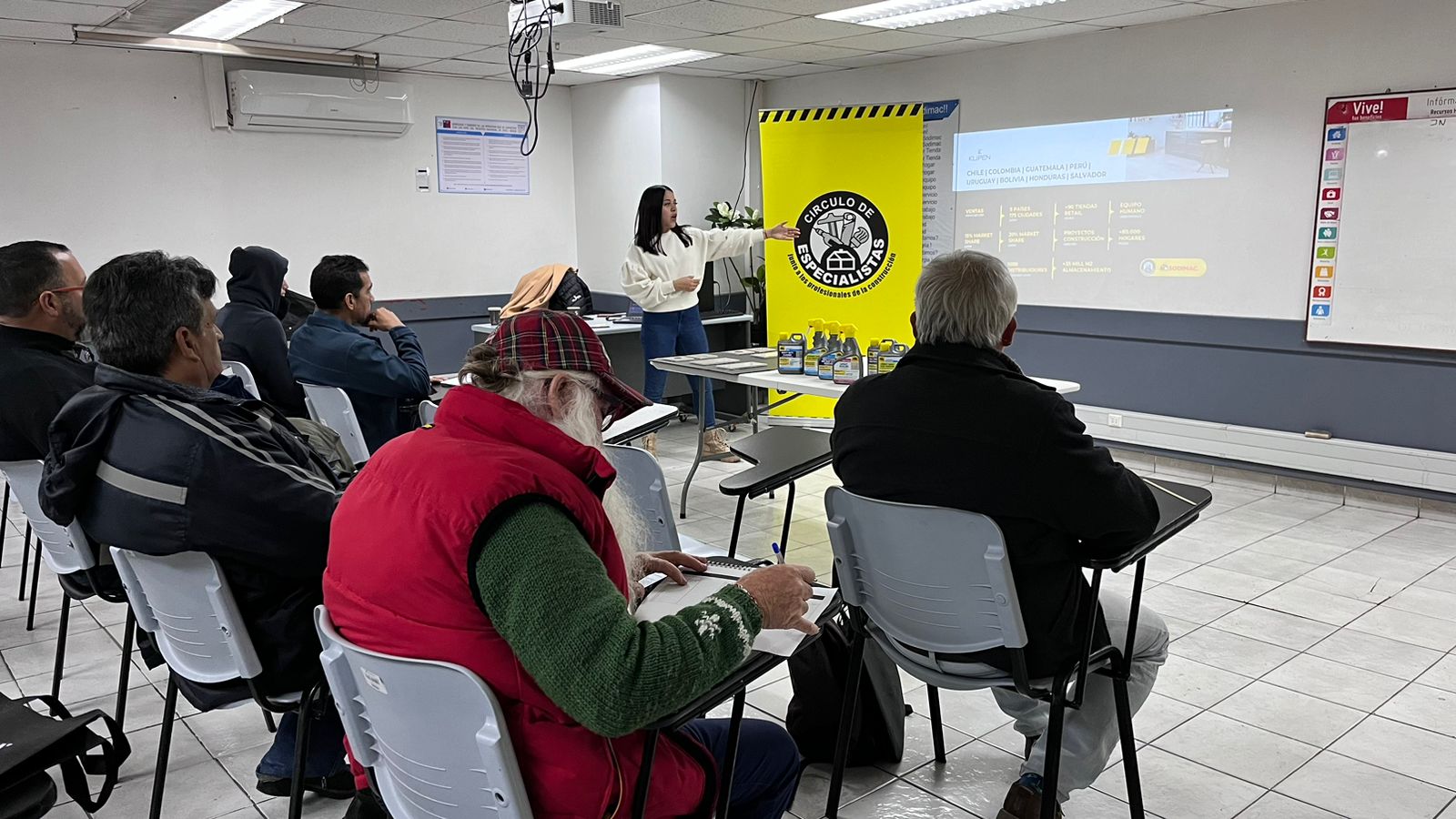 foto capacitaciión presencial sodimac