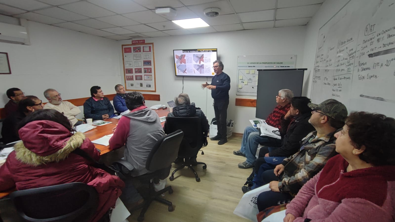 foto capacitaciión presencial sodimac