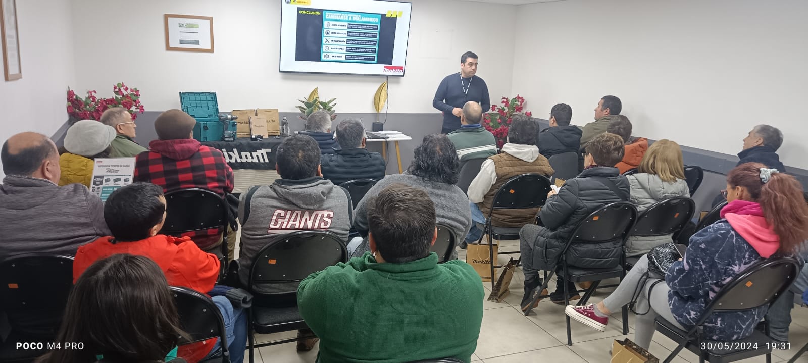 foto capacitaciión presencial sodimac