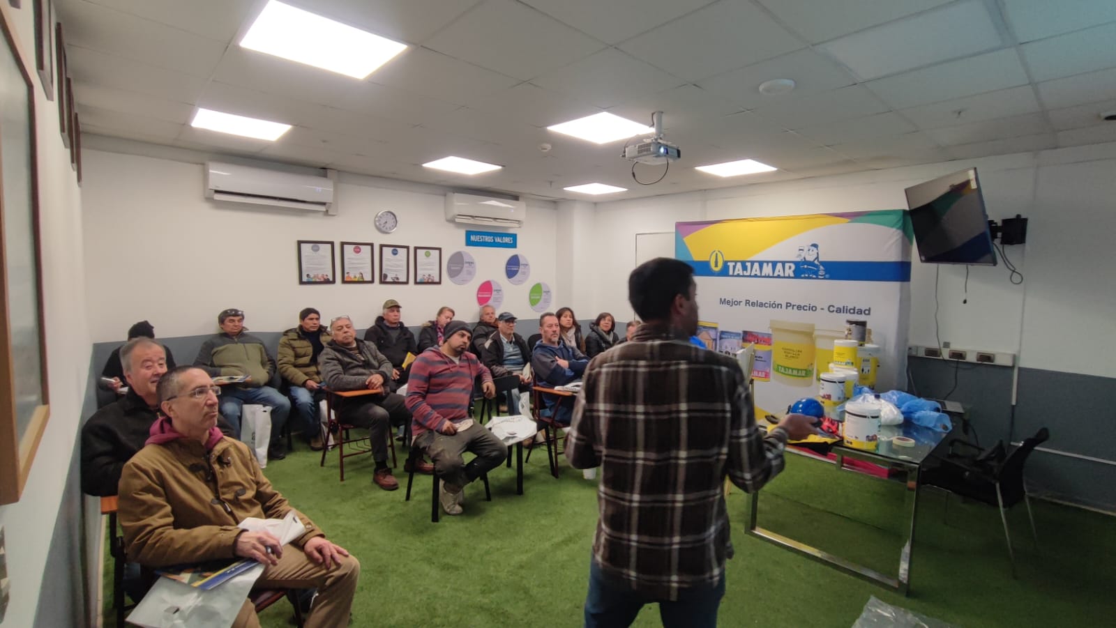 foto capacitaciión presencial sodimac