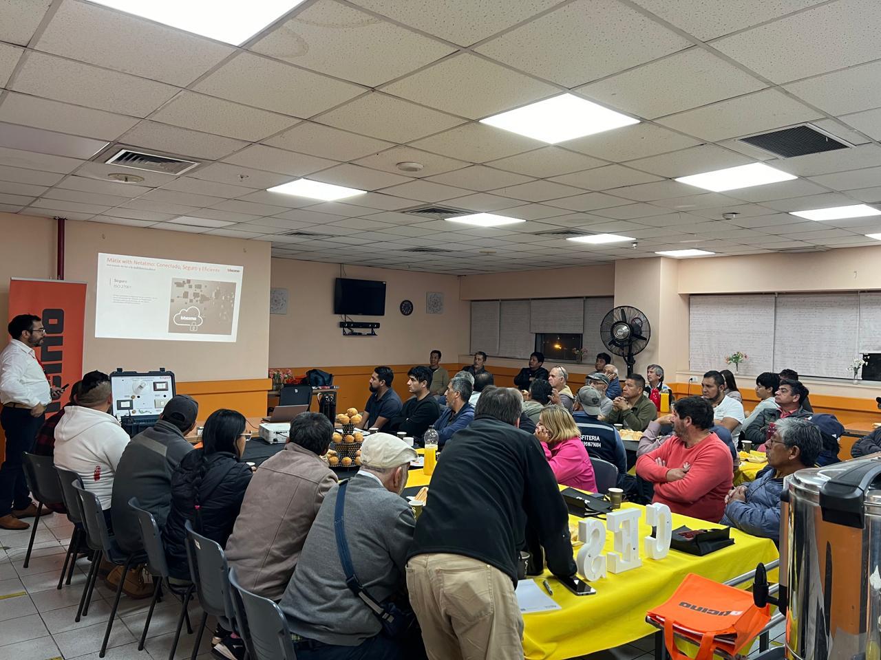 foto capacitaciión presencial sodimac