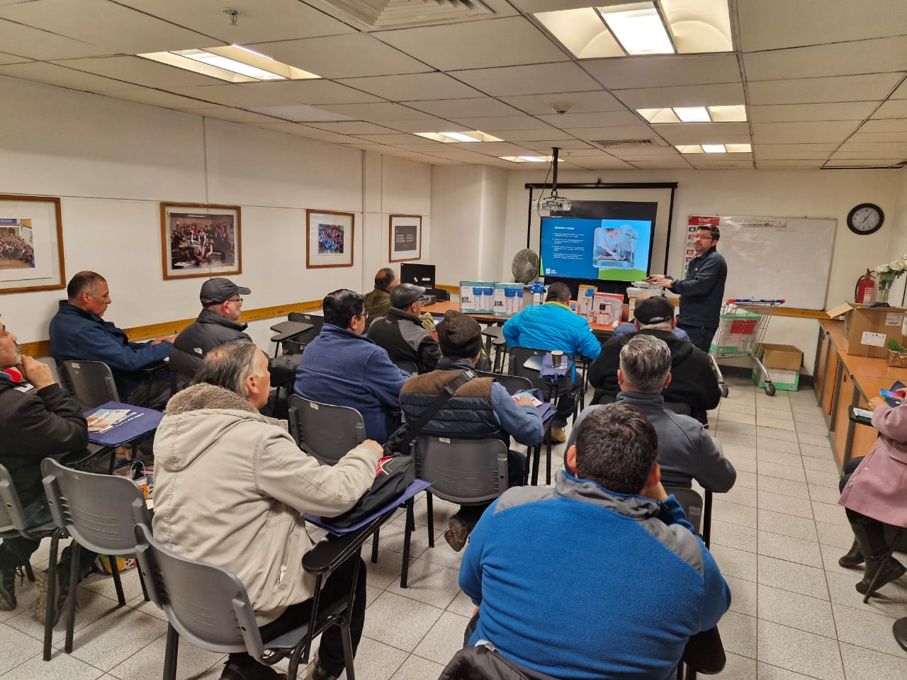 foto capacitaciión presencial sodimac