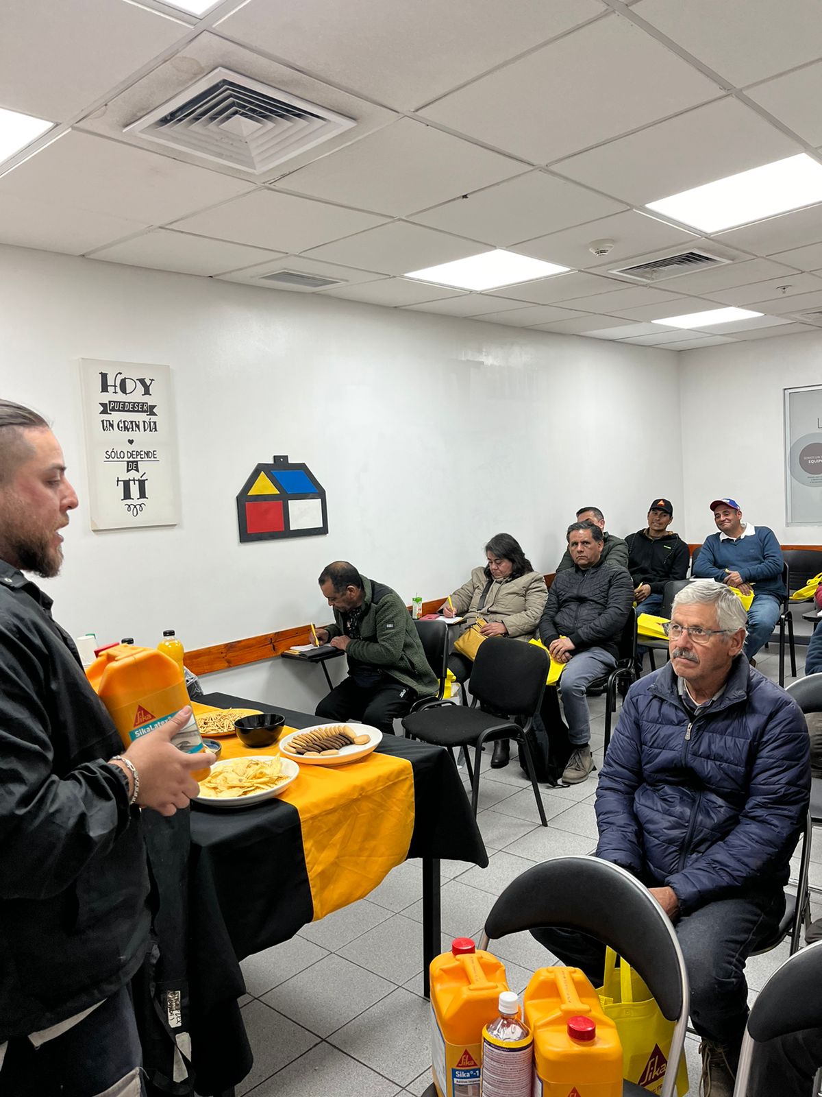 foto capacitaciión presencial sodimac